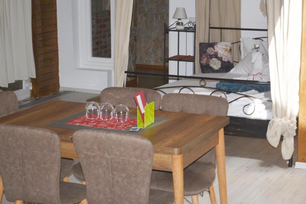 Отель Colina Restaurant & Events Бистрица Экстерьер фото