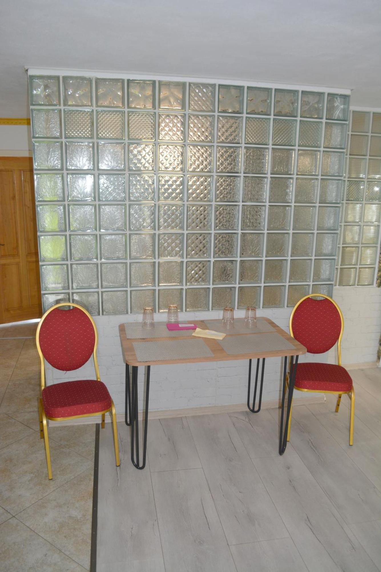 Отель Colina Restaurant & Events Бистрица Экстерьер фото